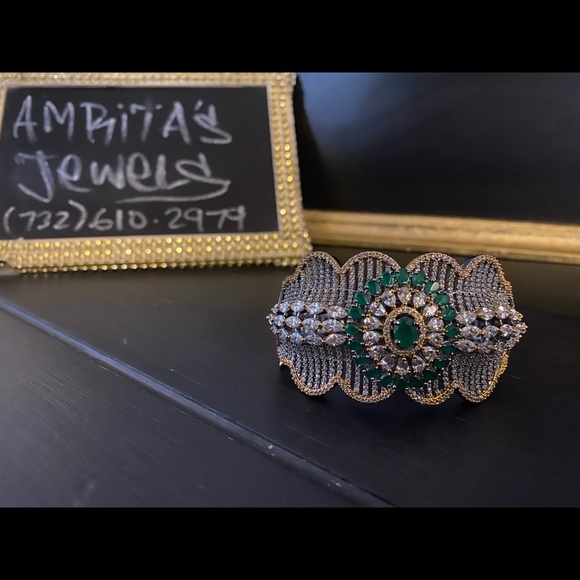 Just a few examples of openable gold plated bangle - Picture 1 of 5